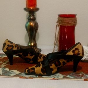 Aerosols leopard heels